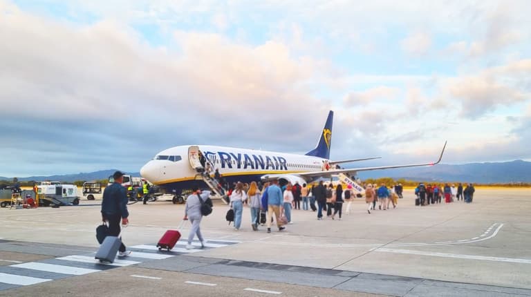 Ryanair-friendly cabin bag that’s ‘perfect for travel’ is on sale for less than €9 Ryanair-friendly cabin bag that’s ‘perfect for travel’ is on sale for less than €9