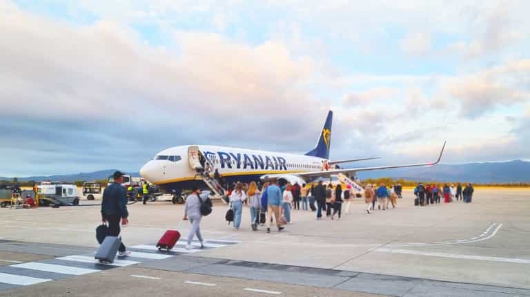 Ryanair-friendly cabin bag that’s ‘perfect for travel’ is on sale for less than €9 Ryanair-friendly cabin bag that’s ‘perfect for travel’ is on sale for less than €9