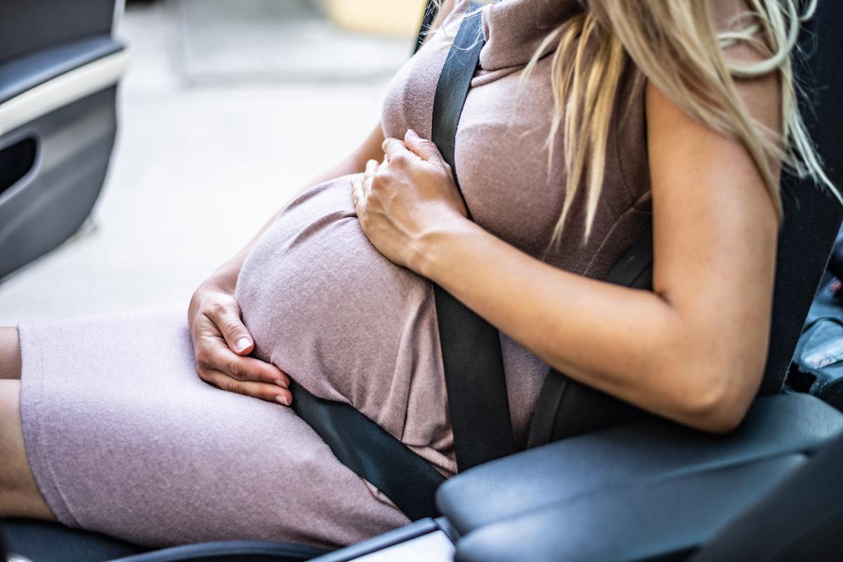 The safest way to wear a seatbelt correctly when you are pregnant