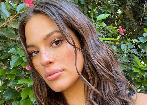 Ashley Graham Wants Women to Have the Right to Choose However They Want to  Feed Their Babies